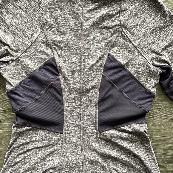 Sz4 Lululemon Full Tilt Half Zip Pullover in Purple Heathered Black Swan EUC - Picture 8 of 9